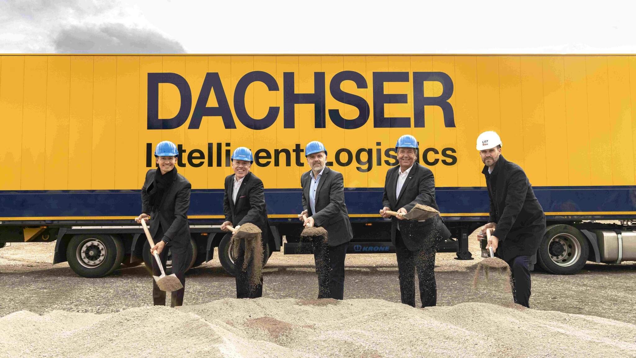 De gauche à droite : Sascha Dorday (Représentant de l'agence de développement économique du district d'Unna), Jürgen Sobkowiak (General Manager DACHSER Dortmund), Dirk Wigant (Maire de la ville d'Unna), Andreas Fritsch (Managing Director European Logistics Allemagne chez DACHSER), Jens Schulte (Directeur général de LIST Bau Nordhorn) De gauche à droite : Sascha Dorday (Représentant de l'agence de développement économique du district d'Unna), Jürgen Sobkowiak (General Manager DACHSER Dortmund), Dirk Wigant (Maire de la ville d'Unna), Andreas Fritsch (Managing Director European Logistics Allemagne chez DACHSER), Jens Schulte (Directeur général de LIST Bau Nordhorn)