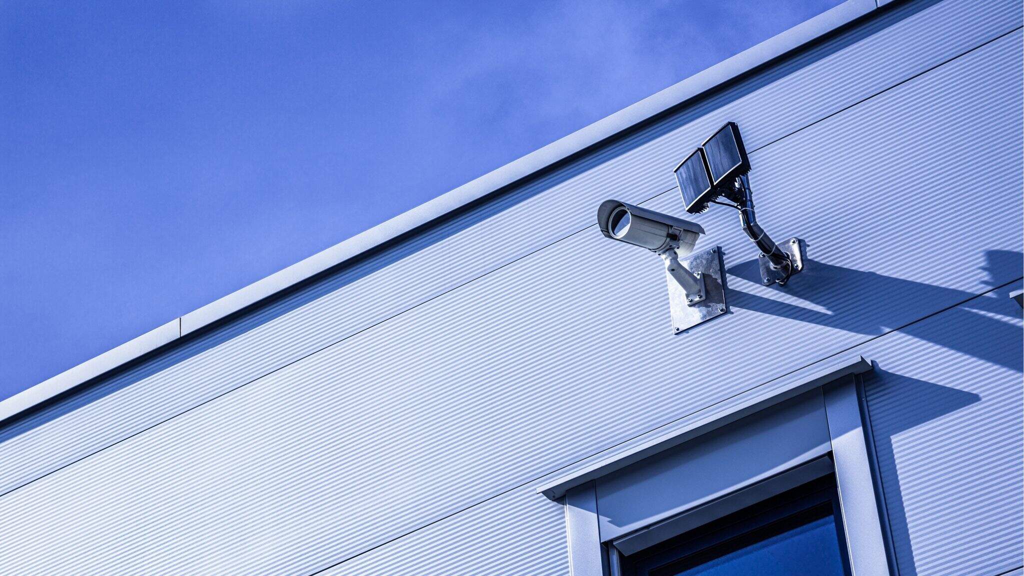 La surveillance par cam&eacute;ra fait partie des mesures que les donneurs d'ordre peuvent mettre en place pour s&eacute;curiser leur d&eacute;p&ocirc;t.
 