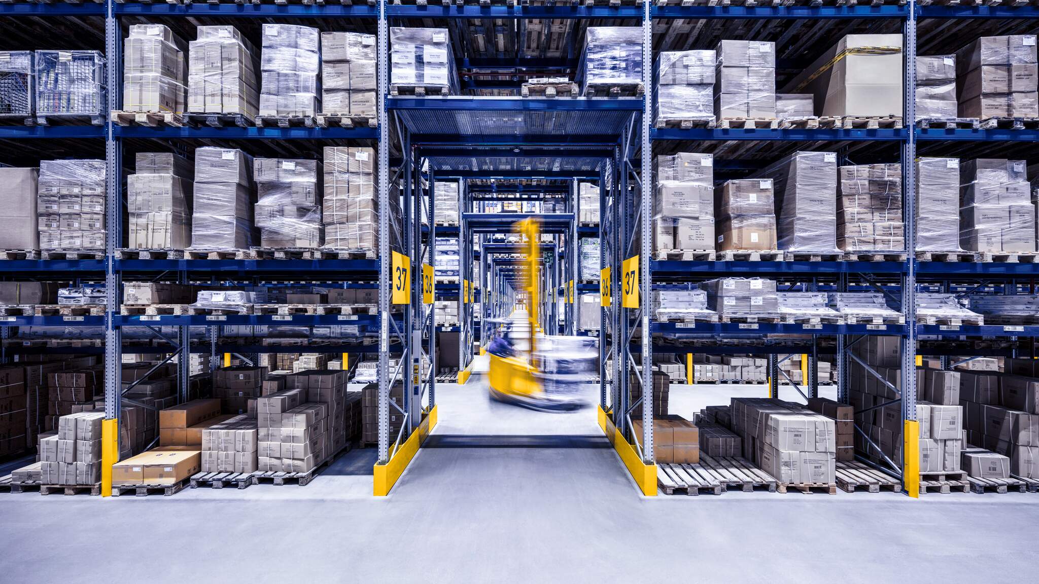 En r&eacute;unissant stockage, gestion des stocks et distribution au sein d'un m&ecirc;me dispositif, l'entreprise gagne en ma&icirc;trise sur le flux de marchandises.
 