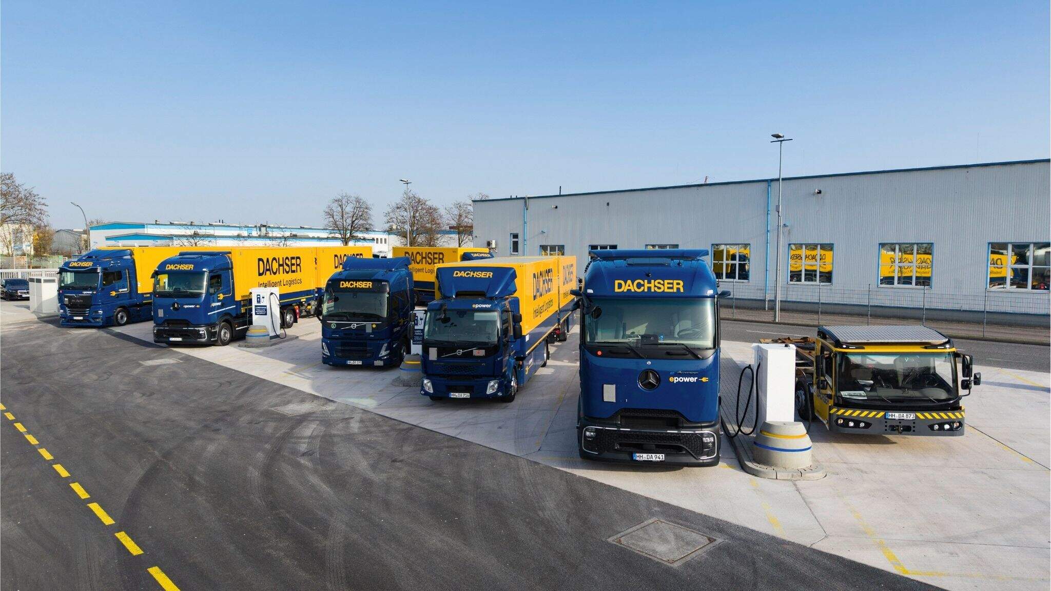 Diff&eacute;rents types de camions &eacute;lectriques dans la flotte de DACHSER
 
