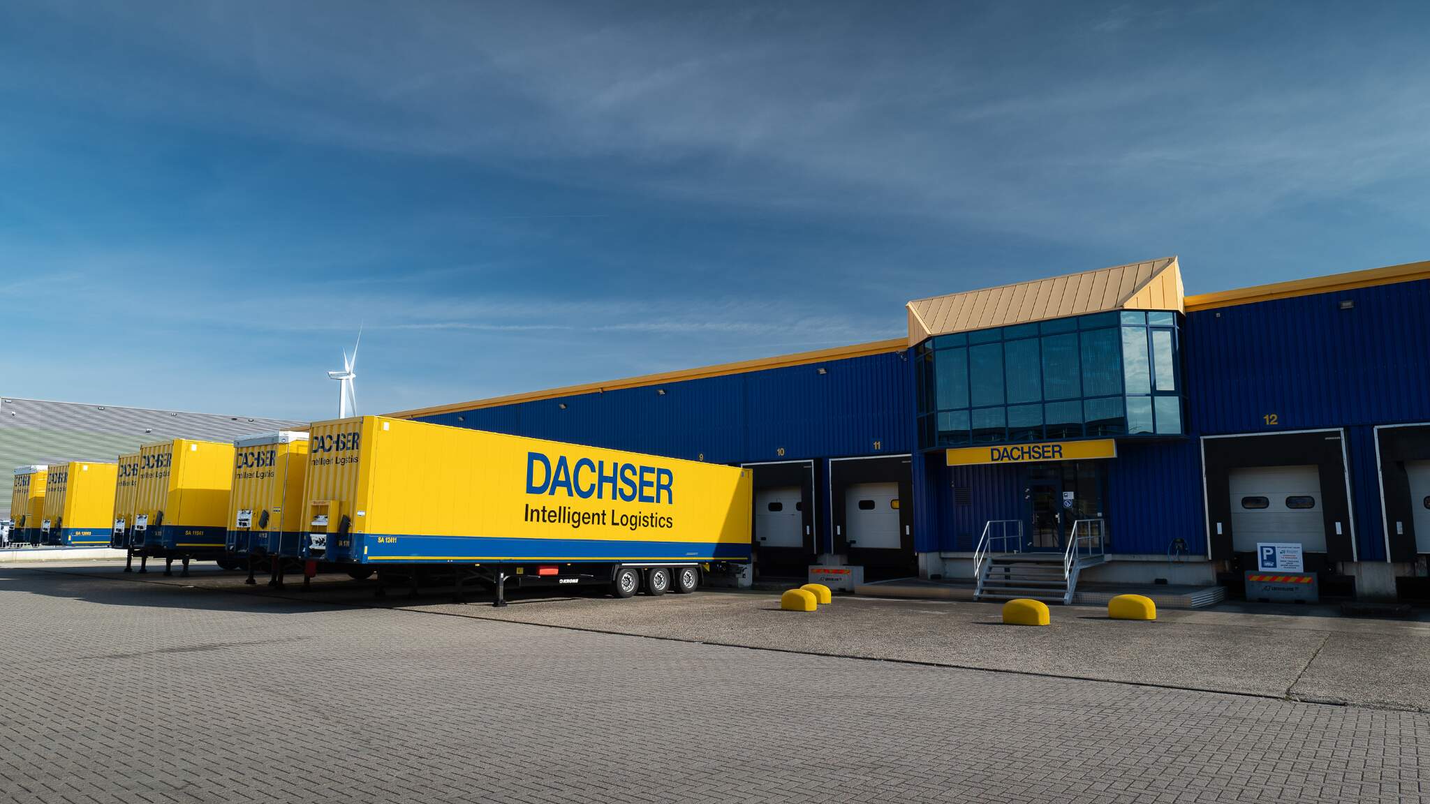 Sinds 2 september 2024 is het Container Freight Station van DACHSER in Waddinxveen officieel geopend Sinds 2 september 2024 is het Container Freight Station van DACHSER in Waddinxveen officieel geopend