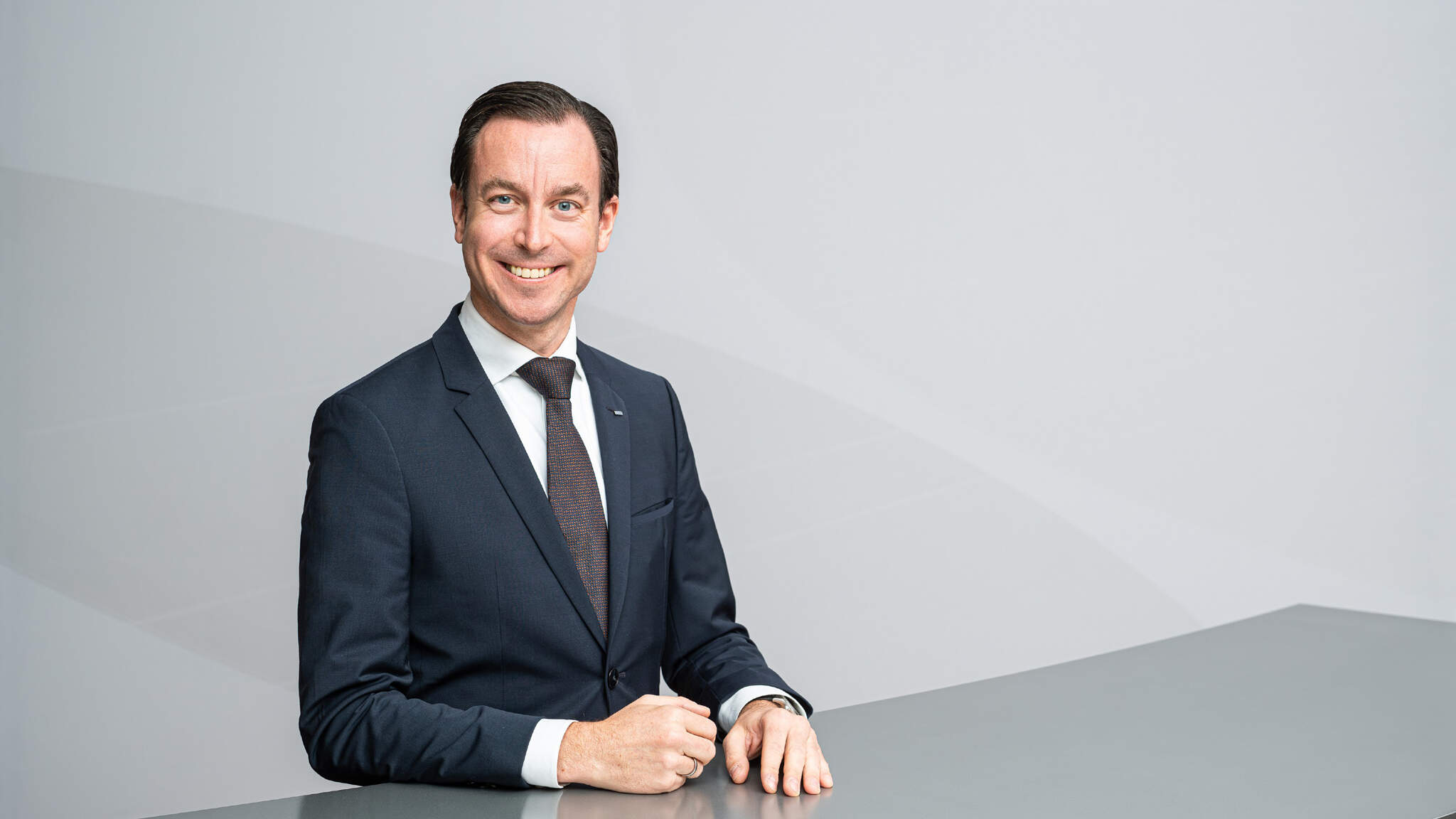 Sinds de jaarwisseling is Dr. Tobias Burger (46) de nieuwe Chief Operations Officer (COO) Air & Sea Logistics en lid van de Executive Board bij logistiek dienstverlener DACHSER.
 