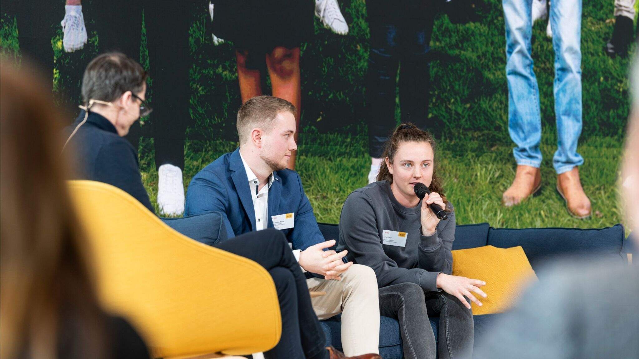 DACHSER-projectmanager Christoph Meyer en Lara K&uuml;hn van de Kemptense afvalverwerker ZAK spraken over het project "Trash4Cash"
 