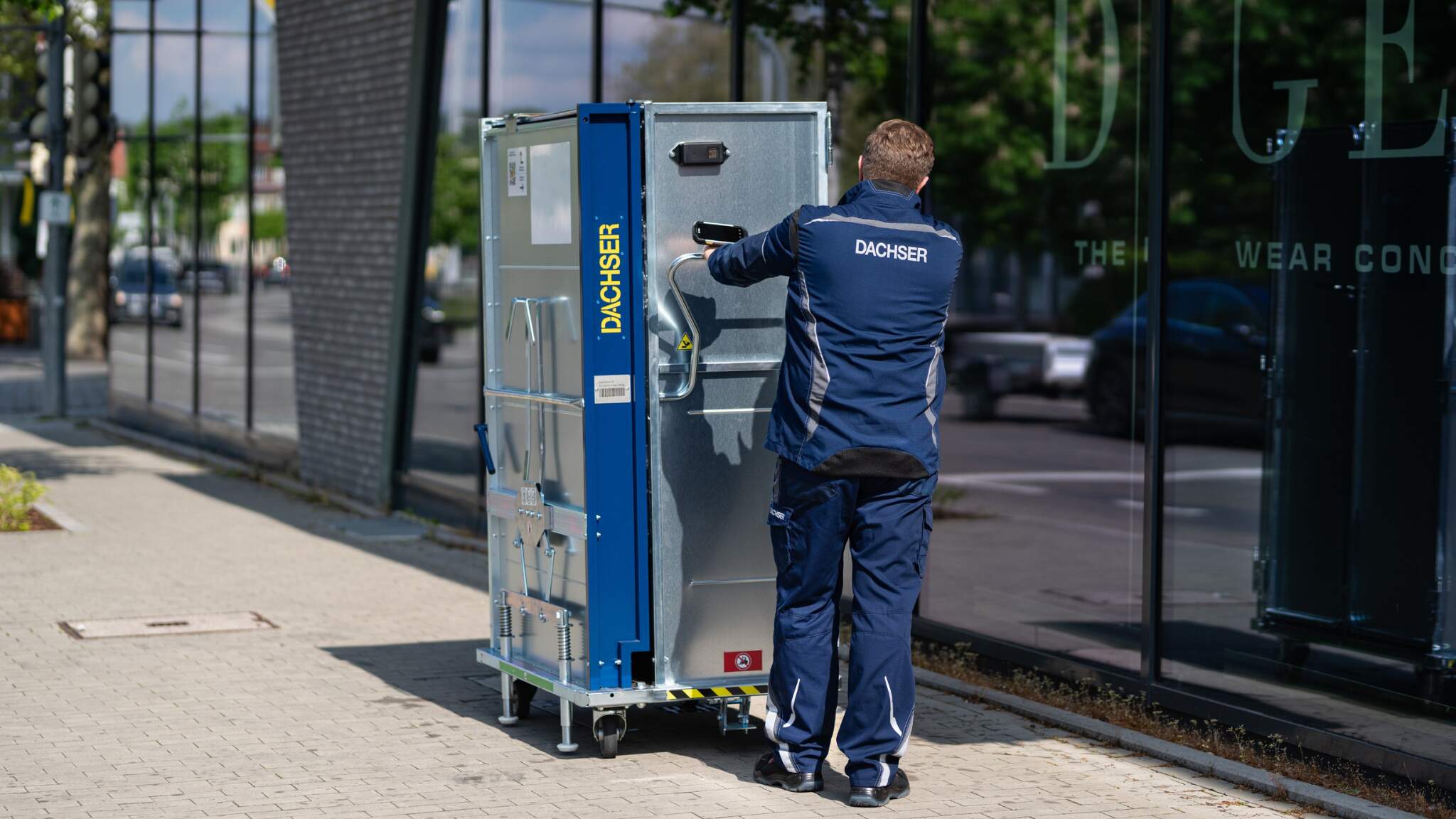 DACHSER heeft de Duitse Verpakkingsprijs 2025 van het Deutsches Verpackungsinstitut e. V. in de categorie Logistiek & Goederenstroom gewonnen voor zijn ‘Retail Box’.
DACHSER heeft de Duitse Verpakkingsprijs 2025 van het Deutsches Verpackungsinstitut e. V. in de categorie Logistiek & Goederenstroom gewonnen voor zijn ‘Retail Box’.